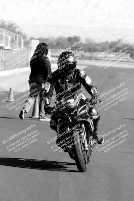 media/Nov-28-2022-Moto Forza (Mon) [[c5a51e62ca]]/Around the Pits/